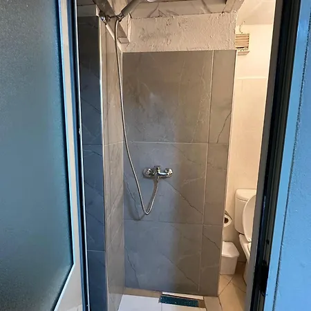 Mini-studio 地拉那