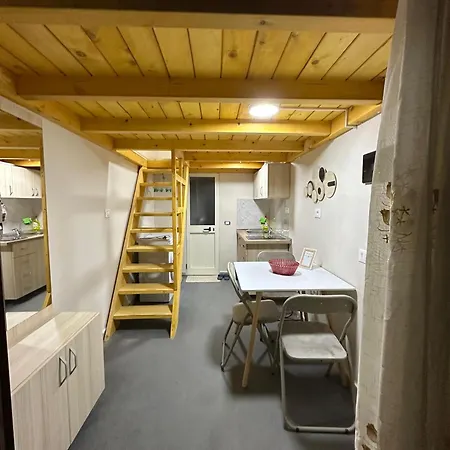 Mini-studio * Τίρανα